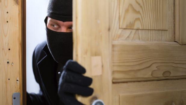 FIȚI CU UN PAS ÎNAINTEA HOȚILOR! Prevenirea furturilor din locuințe, case de vacanță sau din case în construcție